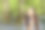 微笑的俄罗斯户外女孩在风信子木拷贝空间图片下载