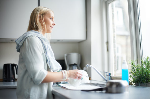 陷入了沉思图片下载