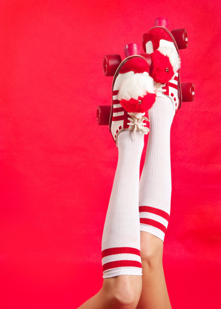 穿着旱冰鞋的女人的腿图片下载