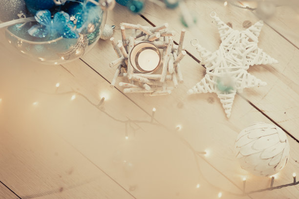 木地板上的圣诞装饰图片下载