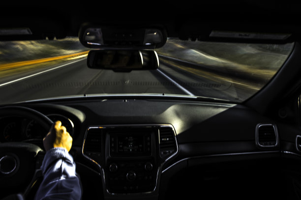 驾驶越野车图片下载