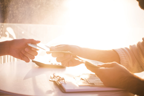 给予和接受金钱素材图片