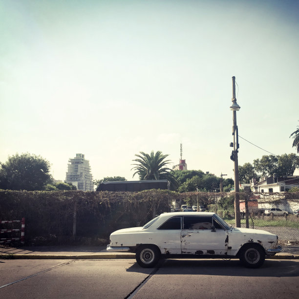 老爷车停在街上图片下载