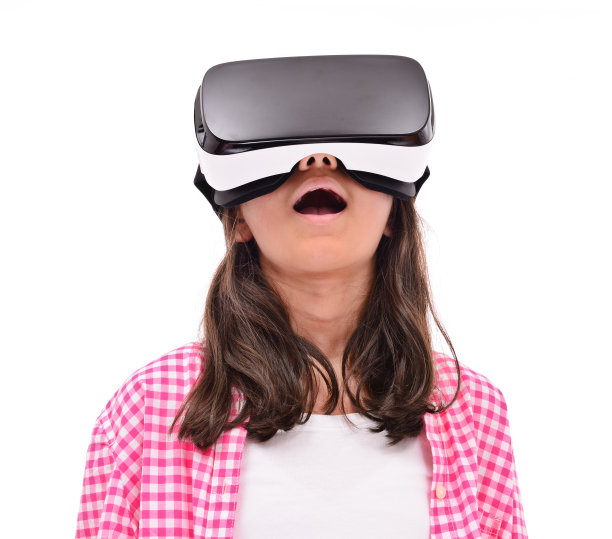 小女孩戴着虚拟现实头盔图片下载