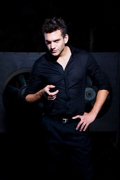 年轻人图片下载