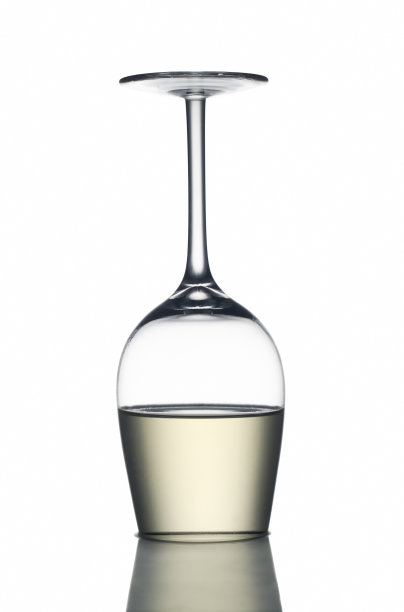 酒下-冰过的白葡萄酒图片下载