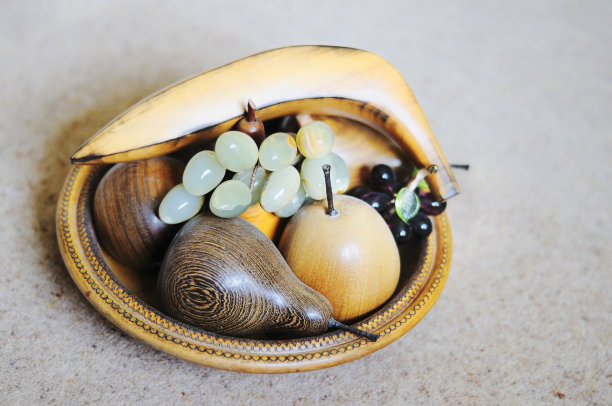 木质和玻璃水果图片下载