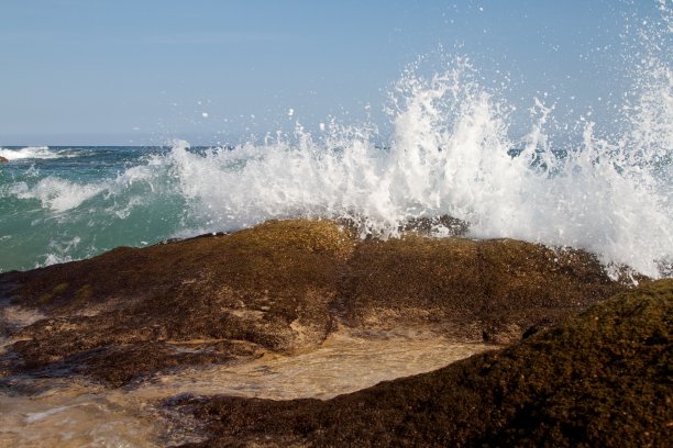 海浪拍打图片下载