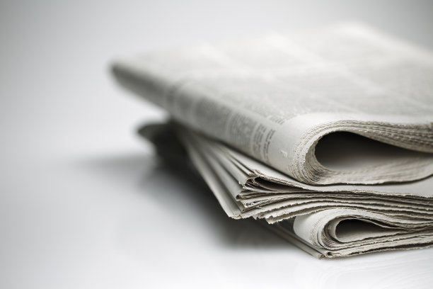 报纸孤立在白色背景上图片下载