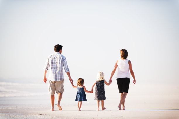 充满爱的家庭图片下载