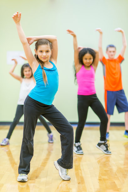 孩子们跳舞图片下载