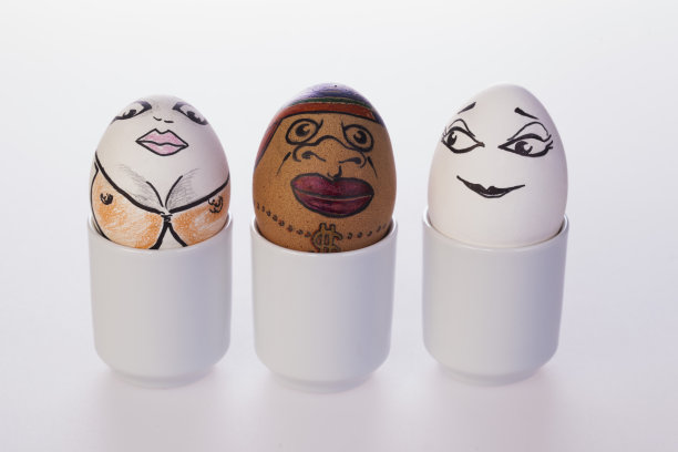 三个画鸡蛋图片下载