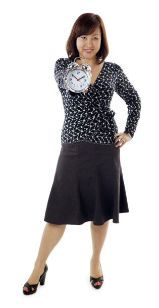 拿着闹钟的亚洲女人图片下载