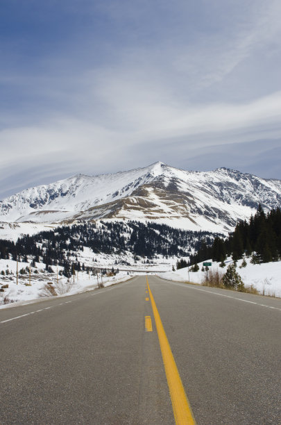 冬天去巴特利特山的路图片下载