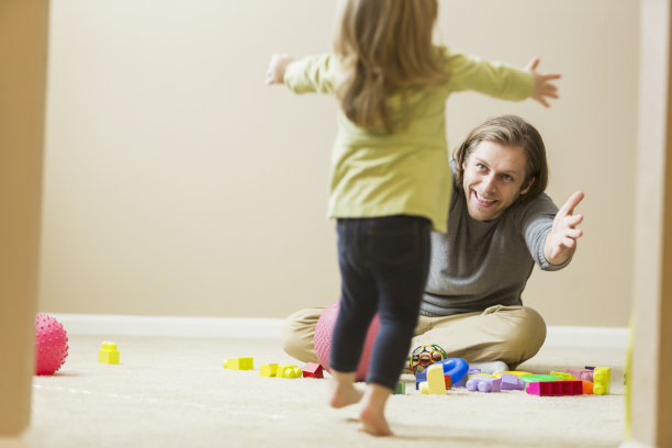 爸爸和女儿在玩图片下载