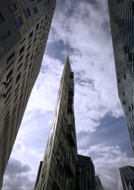 阿姆斯特丹新建IJdock区的现代建筑图片下载