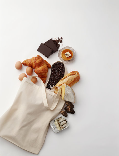 可重复使用的帆布袋与法国市场的成分图片下载