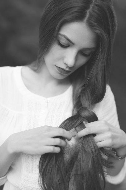 编辫子的发型图片下载