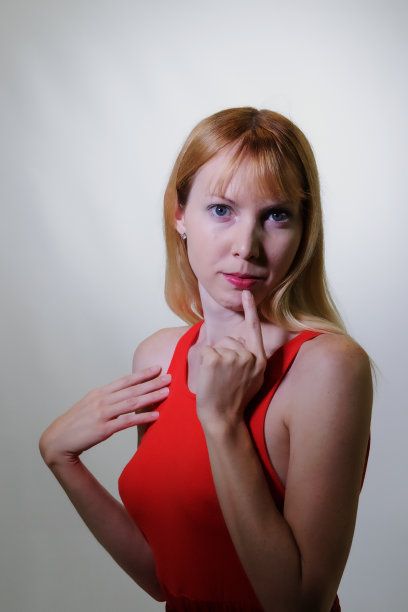 未决定的年轻成年女性图片下载