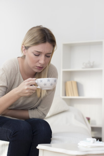 年轻女子胃痛图片下载