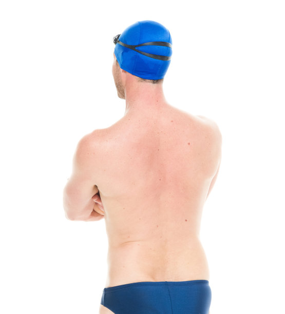 游泳者站立的后视图图片下载