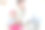 女婴在医生办公室接受检查图片下载