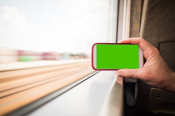 在旅行时使用智能手机图片下载