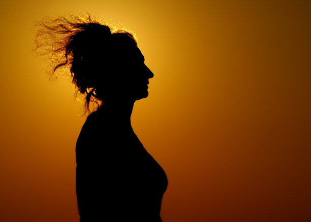 太阳和女人图片下载