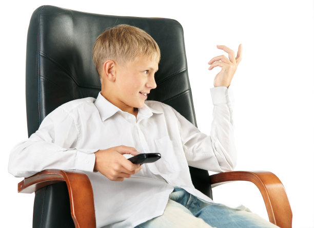 拿着控制台的男孩图片下载