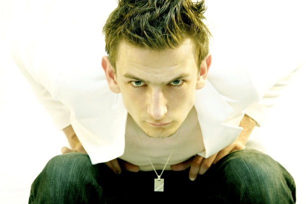 生气的人图片下载