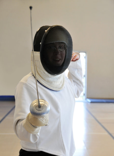 击剑的女孩图片下载