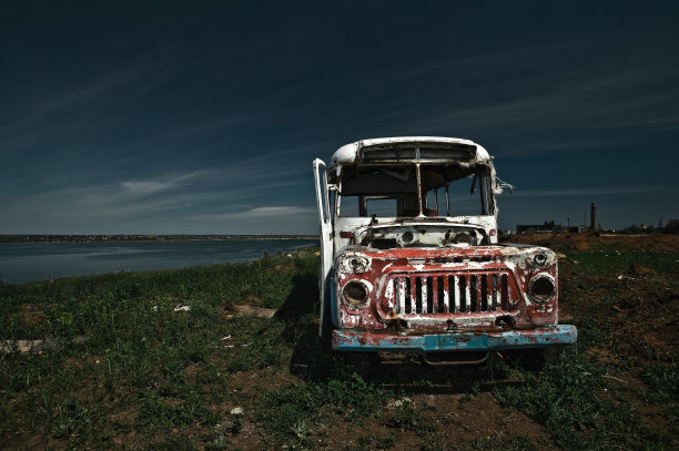 过时的公交车的来世图片下载