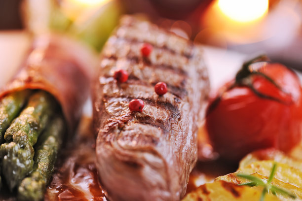 烤牛肉配蔬菜图片下载