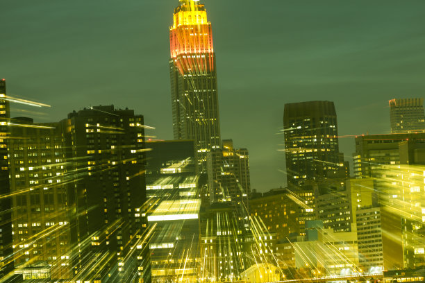 抽象运动模糊灯光下的纽约市天际线图片下载