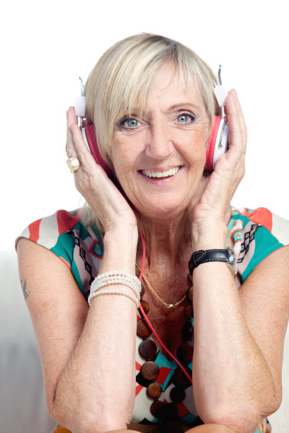 听音乐的成熟女人图片下载