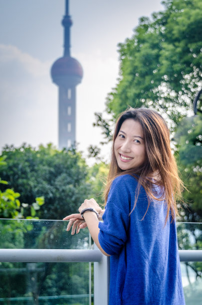 快乐的上海中国女孩图片下载