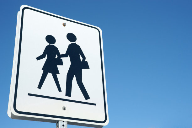 学校带标志。图片下载