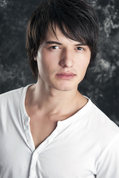 年轻人的肖像图片下载