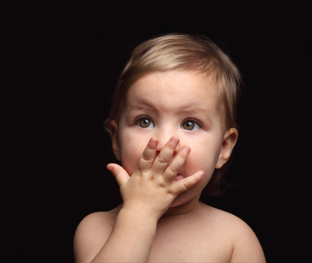 惊讶的婴儿图片下载