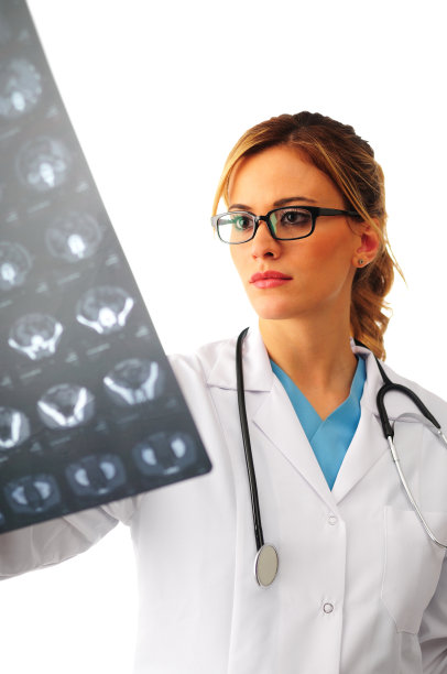 医生正在看x光片图片下载