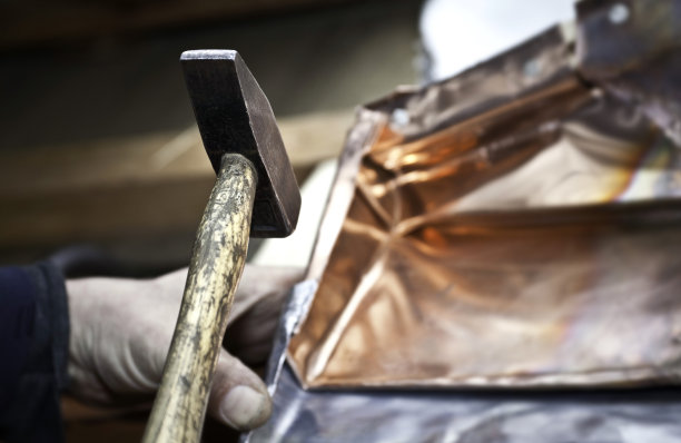 用锤子敲铜图片下载