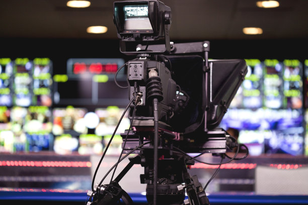 数码相机在电视演播室的视频制作图片下载