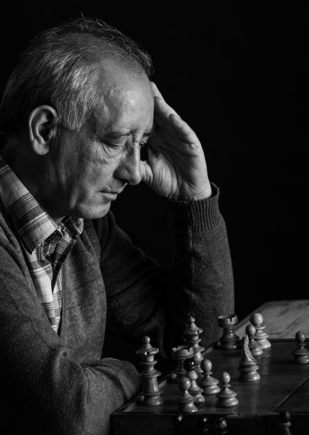 老人下棋图片下载