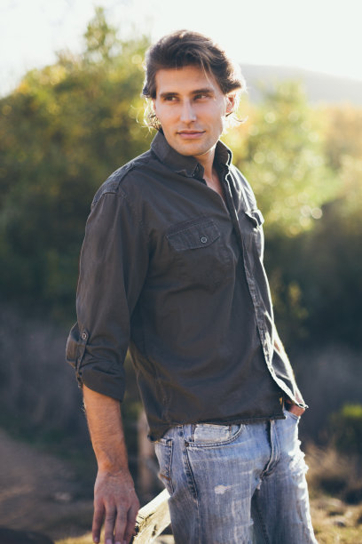 英俊的年轻人图片下载