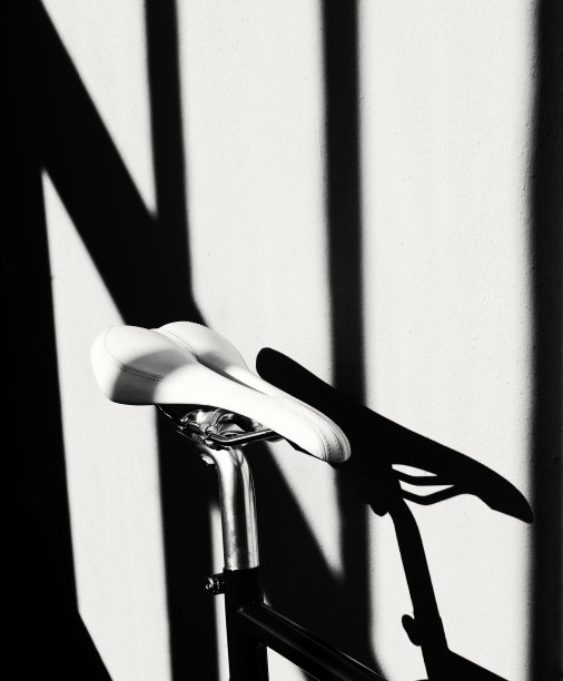 马鞍和自行车图片下载