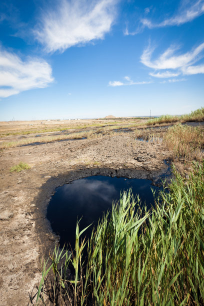 克拉玛依天然油井图片下载