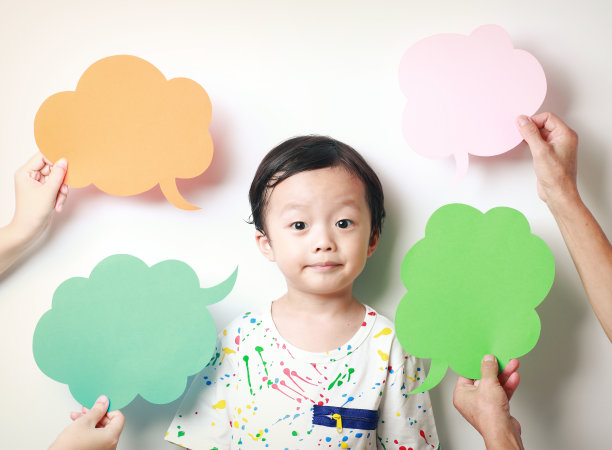 孩子和空白的语言泡泡图片下载