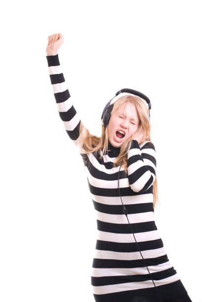 穿着条纹裙的女士图片下载