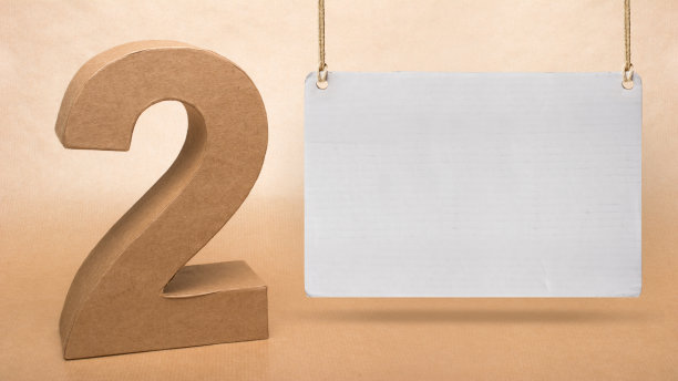 纸板舞台上的二号人物图片下载