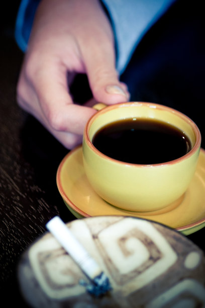 咖啡和香烟图片下载